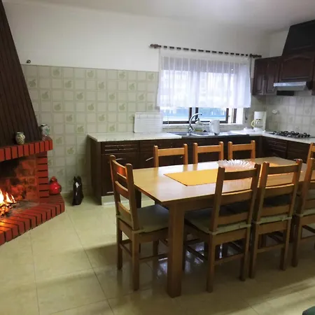 Spacious, Sunny Apartamento *