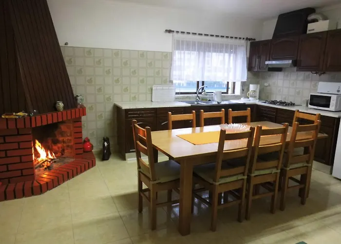 Spacious, Sunny 아파트 *